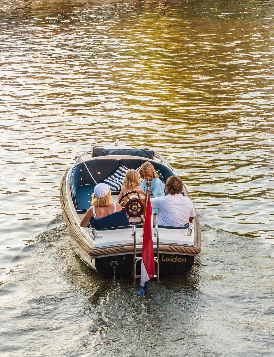 home_NBB_00794058_900x1240